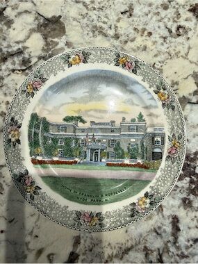Staffershire Decorative Franklin D. Roosevelt Hyde Park Souvenir Plate